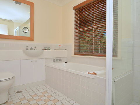 Villa 2br Prosecco Villa Located Within Cypress Lakes Resort - Kempsey Accommodation 13