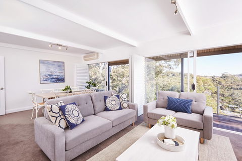 Bright And Spacious Family Home With Leafy Deck - Kempsey Accommodation 0