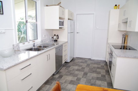 Fleur Cottage, 7 Willow Street - Kempsey Accommodation 2