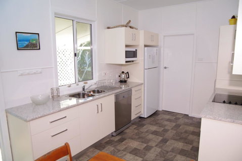 Fleur Cottage, 7 Willow Street - Kempsey Accommodation 7