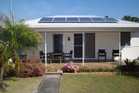Fleur Cottage, 7 Willow Street - Kempsey Accommodation 4