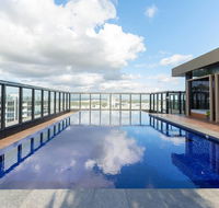 Japanese Style waterfront apt wt rooftop pool - Kempsey Accommodation