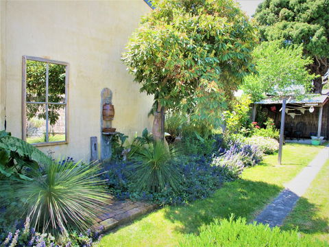 Apple Tree Cottage - Kempsey Accommodation 23