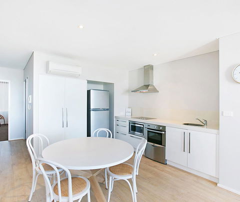 Oaks Nelson Bay Lure Suites - Kempsey Accommodation 1