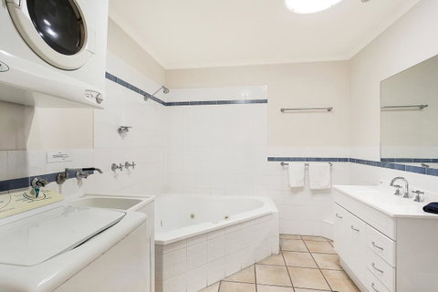 Sails Luxury Apartments Merimbula - Kempsey Accommodation 26