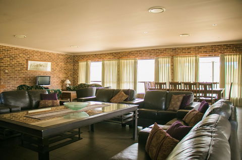 Ironstone Estate Lovedale - Kempsey Accommodation 26