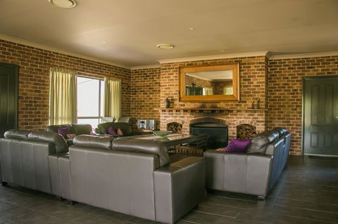 Ironstone Estate Lovedale - Kempsey Accommodation 2