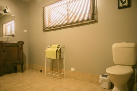 Ironstone Estate Lovedale - Kempsey Accommodation 9