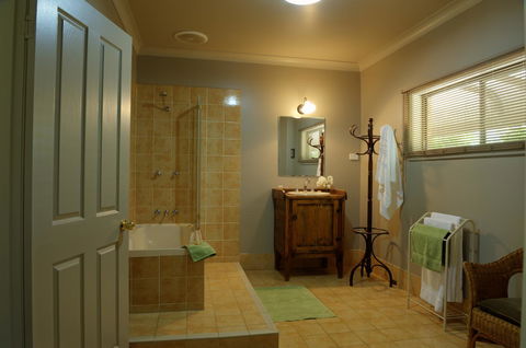Ironstone Estate Lovedale - Kempsey Accommodation 32