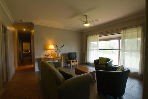 Ironstone Estate Lovedale - Kempsey Accommodation 34