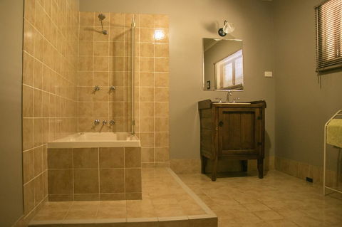 Ironstone Estate Lovedale - Kempsey Accommodation 10
