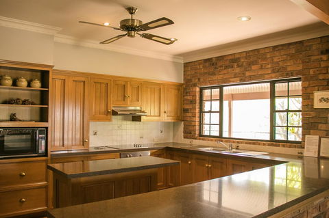 Ironstone Estate Lovedale - Kempsey Accommodation 4