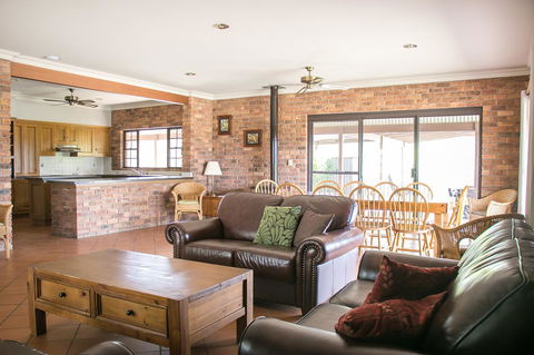 Ironstone Estate Lovedale - Kempsey Accommodation 19