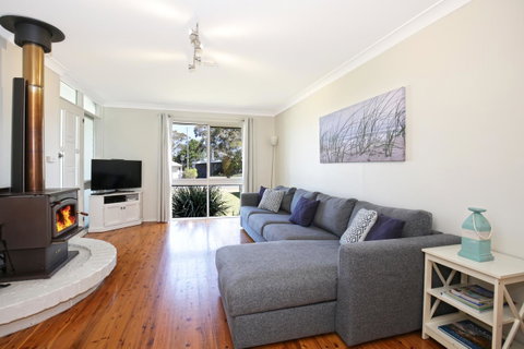 Hayes Beach House I Award Winner I 4 Mins To Beach - Kempsey Accommodation 2