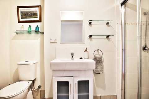 Hayes Beach House I Award Winner I 4 Mins To Beach - Kempsey Accommodation 14