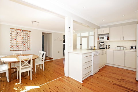 Hayes Beach House I Award Winner I 4 Mins To Beach - Kempsey Accommodation 5