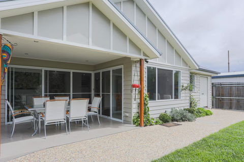 Armidale Cottage - House 2 - Kempsey Accommodation 0