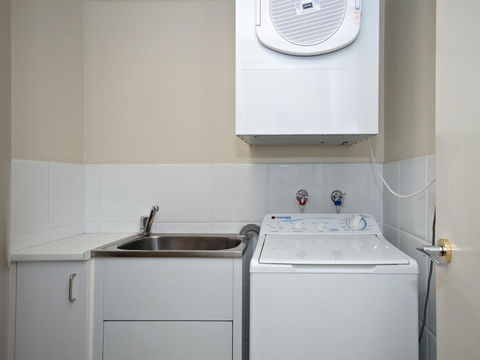 Messines Street, Breakwater Apartment, 104 - Kempsey Accommodation 10