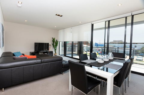Brand New Executive Apartment - Kempsey Accommodation 3