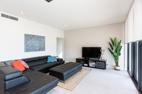 Brand New Executive Apartment - Kempsey Accommodation 22