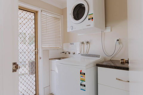 Central Wagga Self Catering Apartment - Kempsey Accommodation 12