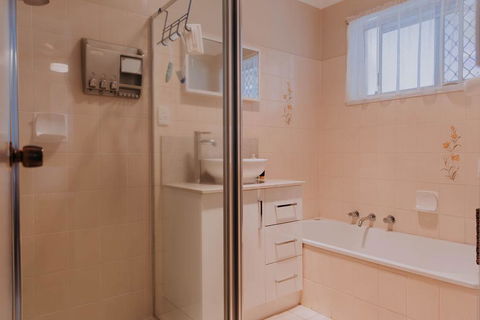 Central Wagga Self Catering Apartment - Kempsey Accommodation 11