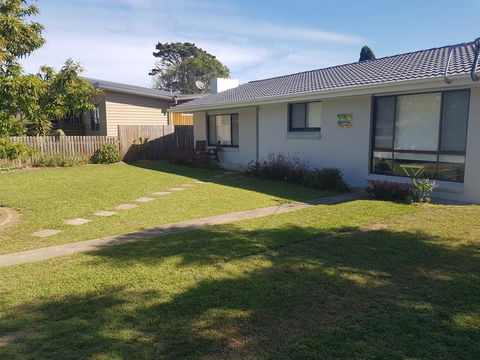 Golden Hill Cottage - Kempsey Accommodation 0
