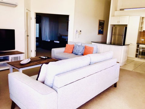 Boathouse Resort (Water Front) - Kempsey Accommodation 9