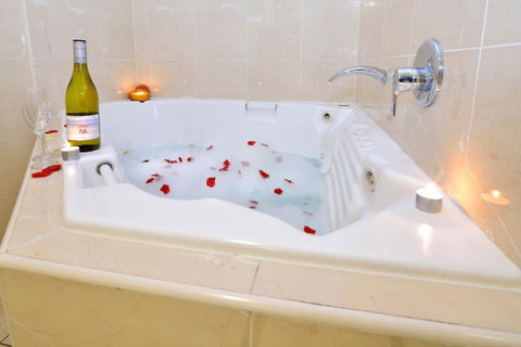 Boathouse Resort (Water Front) - Kempsey Accommodation 18