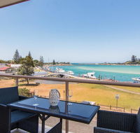 Shoreline 7 with 180 degree water views - Kempsey Accommodation