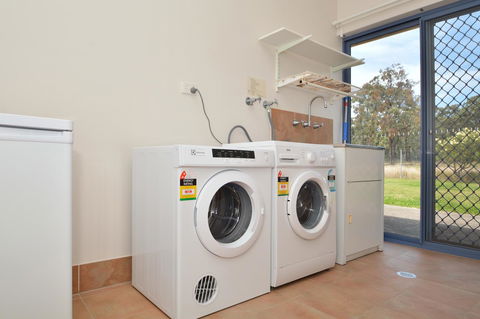 JE Guesthouse, Central To All The Hunter Valley Has To Offer - Kempsey Accommodation 38