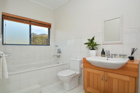 JE Guesthouse, Central To All The Hunter Valley Has To Offer - Kempsey Accommodation 23
