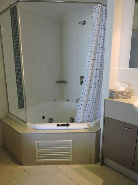 BASE Holidays - Ettalong Beach Premium Apartments - Kempsey Accommodation 16