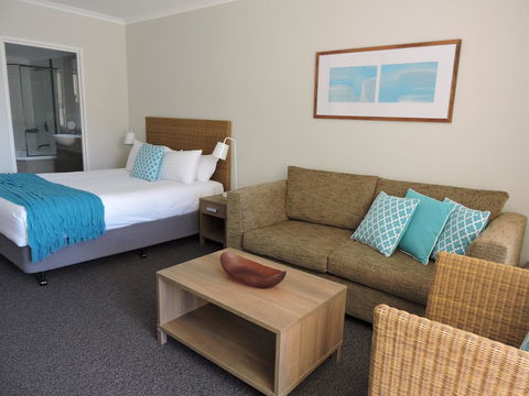 BASE Holidays - Ettalong Beach Premium Apartments - Kempsey Accommodation 13
