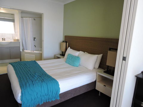 BASE Holidays - Ettalong Beach Premium Apartments - Kempsey Accommodation 4