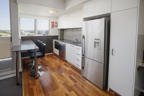 Honeysuckle Executive Apartments - Kempsey Accommodation 4