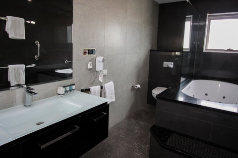 Honeysuckle Executive Apartments - Kempsey Accommodation 39