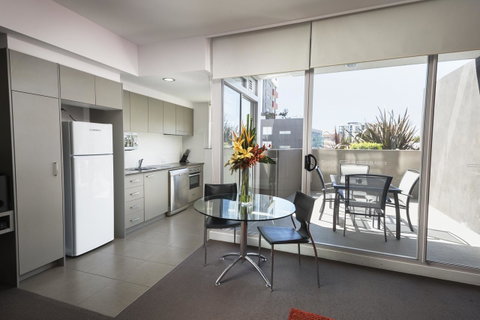 Honeysuckle Executive Apartments - Kempsey Accommodation 6