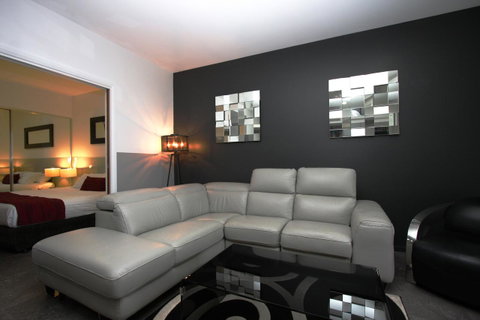 Honeysuckle Executive Apartments - Kempsey Accommodation 9