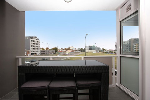 Honeysuckle Executive Apartments - Kempsey Accommodation 3