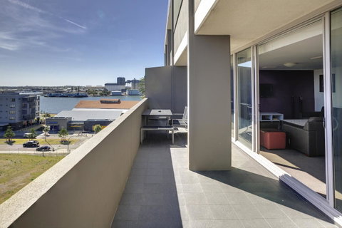 Honeysuckle Executive Apartments - Kempsey Accommodation 41