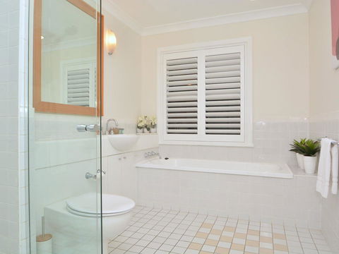 Villa De Saran Located Within Cypress Lakes - Kempsey Accommodation 4