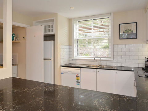 Villa De Saran Located Within Cypress Lakes - Kempsey Accommodation 3