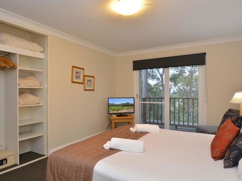 Villa De Saran Located Within Cypress Lakes - Kempsey Accommodation 1