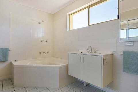 Baywatch Apartments Merimbula - Kempsey Accommodation 16