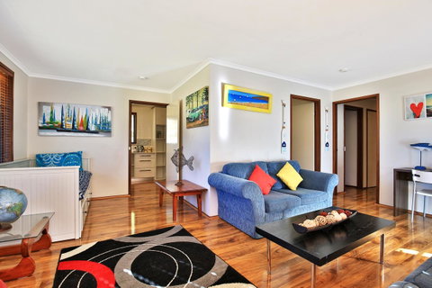 Sandy Toes Beach House Jervis Bay - 2min To Beach - Kempsey Accommodation 5