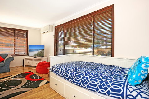 Sandy Toes Beach House Jervis Bay - 2min To Beach - Kempsey Accommodation 4