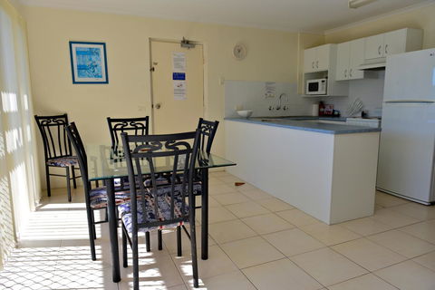 Beach House Holiday Apartments - Kempsey Accommodation 11