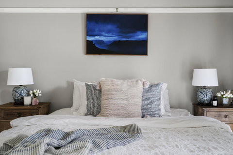 The Spa Cottage With HotTub, Netflix & Stan - Kempsey Accommodation 9