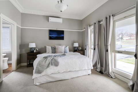 The Spa Cottage With HotTub, Netflix & Stan - Kempsey Accommodation 13
